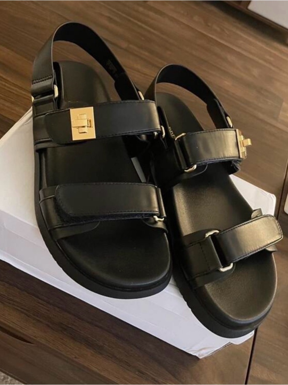 Women black flat sandals - Picture 2 of 3